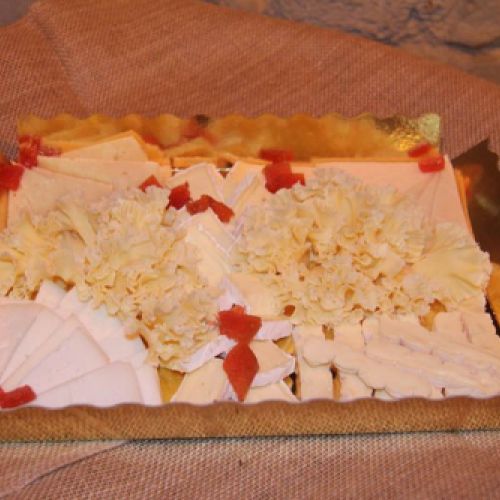 Imatge de taula amb diferents formatges laminats